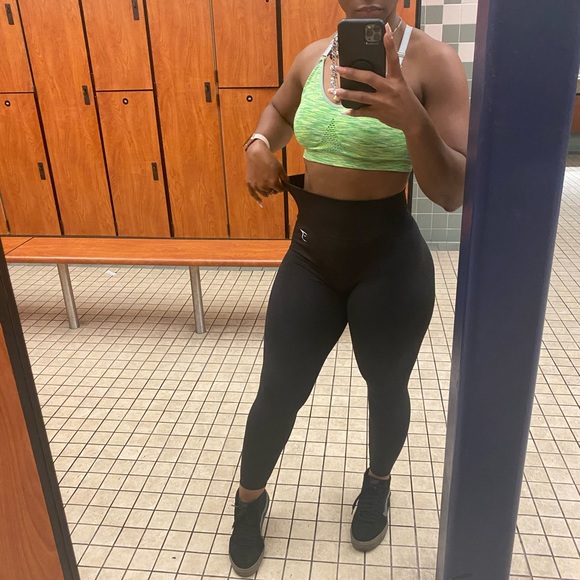 Gymshark leggings perfect condition,big for me now - Picture 1 of 4